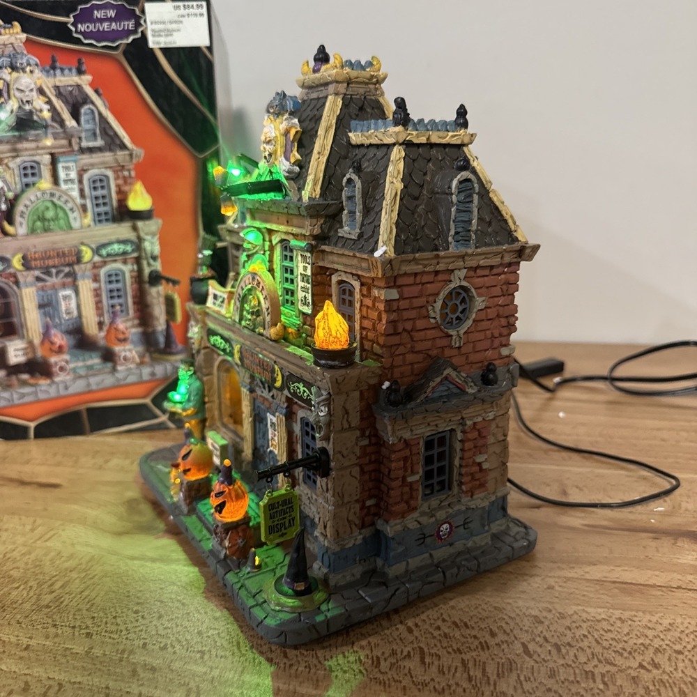 Lemax Spooky Town Village 2018 #85304 Halloween Haunted Museum Decor - Picture 3 of 5